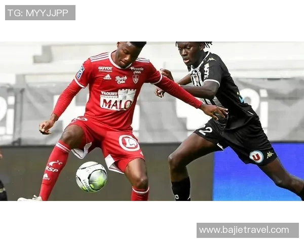 法甲激战昂热主场迎战大巴黎争夺三分荣耀之战