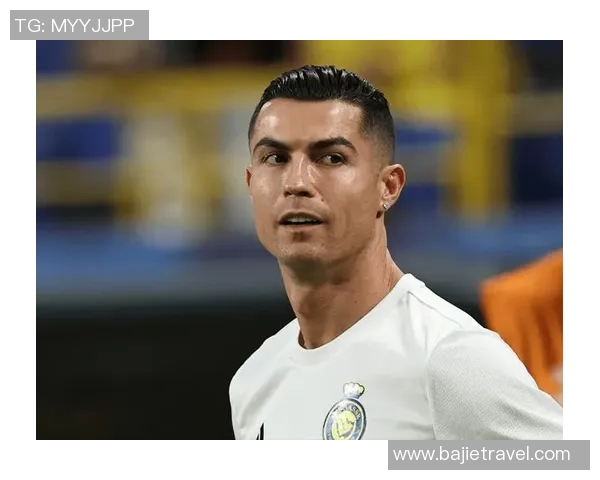 球迷疯狂一幕欧冠赛场上演抢夺C罗球衣的离奇事件 球迷疯狂一幕欧冠赛场上演抢夺C罗球衣的离奇事件